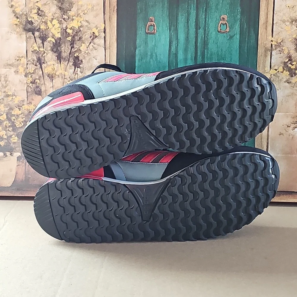 Size 11- ZX 700 adidas Black Grey and Red